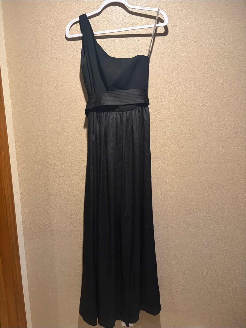 Vera Wang Black One-Shoulder Evening Gown